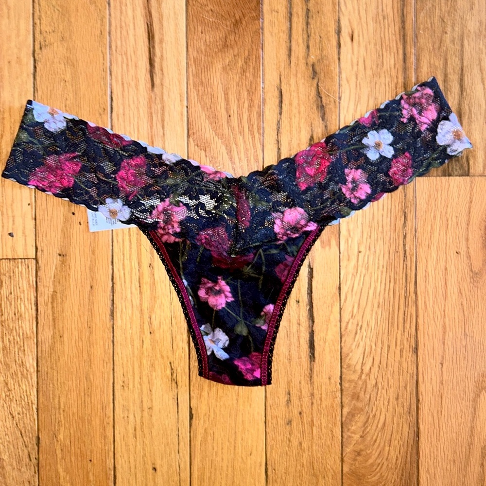 NWOT Hanky Panky signature lace low rise thong panties. “Am I Dreaming”